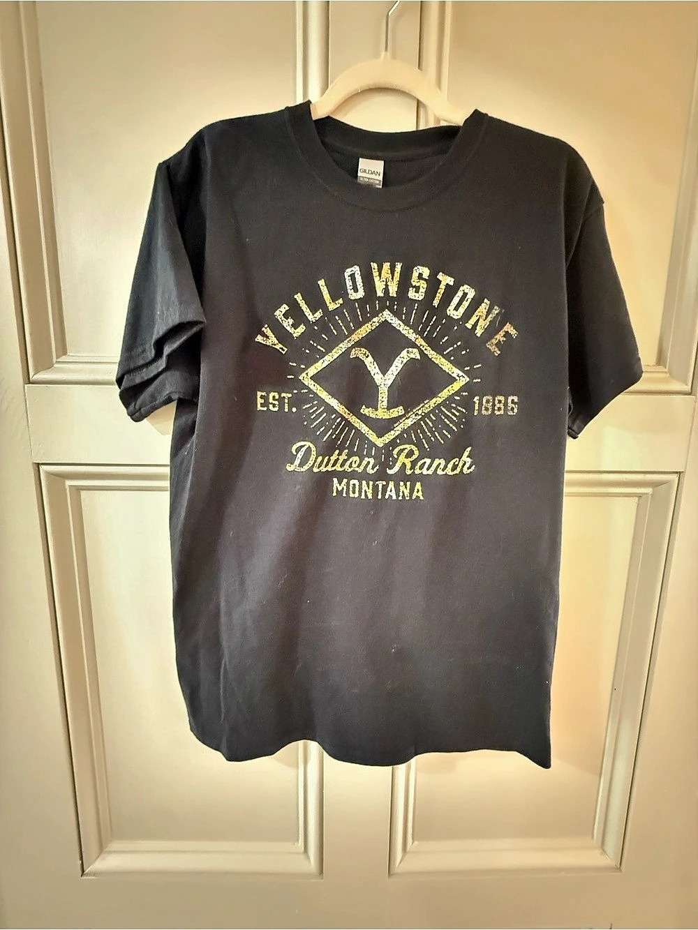 Gildan Yellowstone Dutton Ranch Est 1886 T-Shirt Black Medium